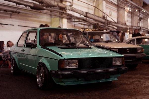 How do I choose the right hat to complement my face shape?